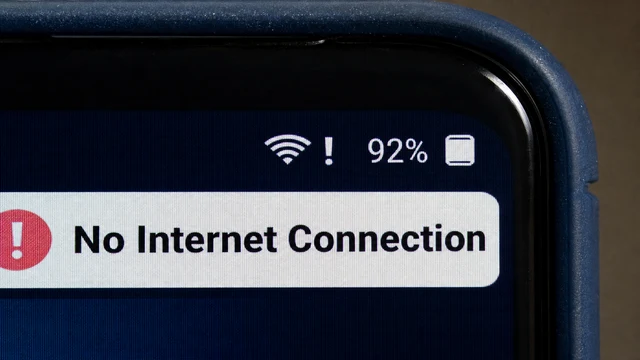Phone status bar showing Wi-Fi exclamation mark and No Internet Connection banner